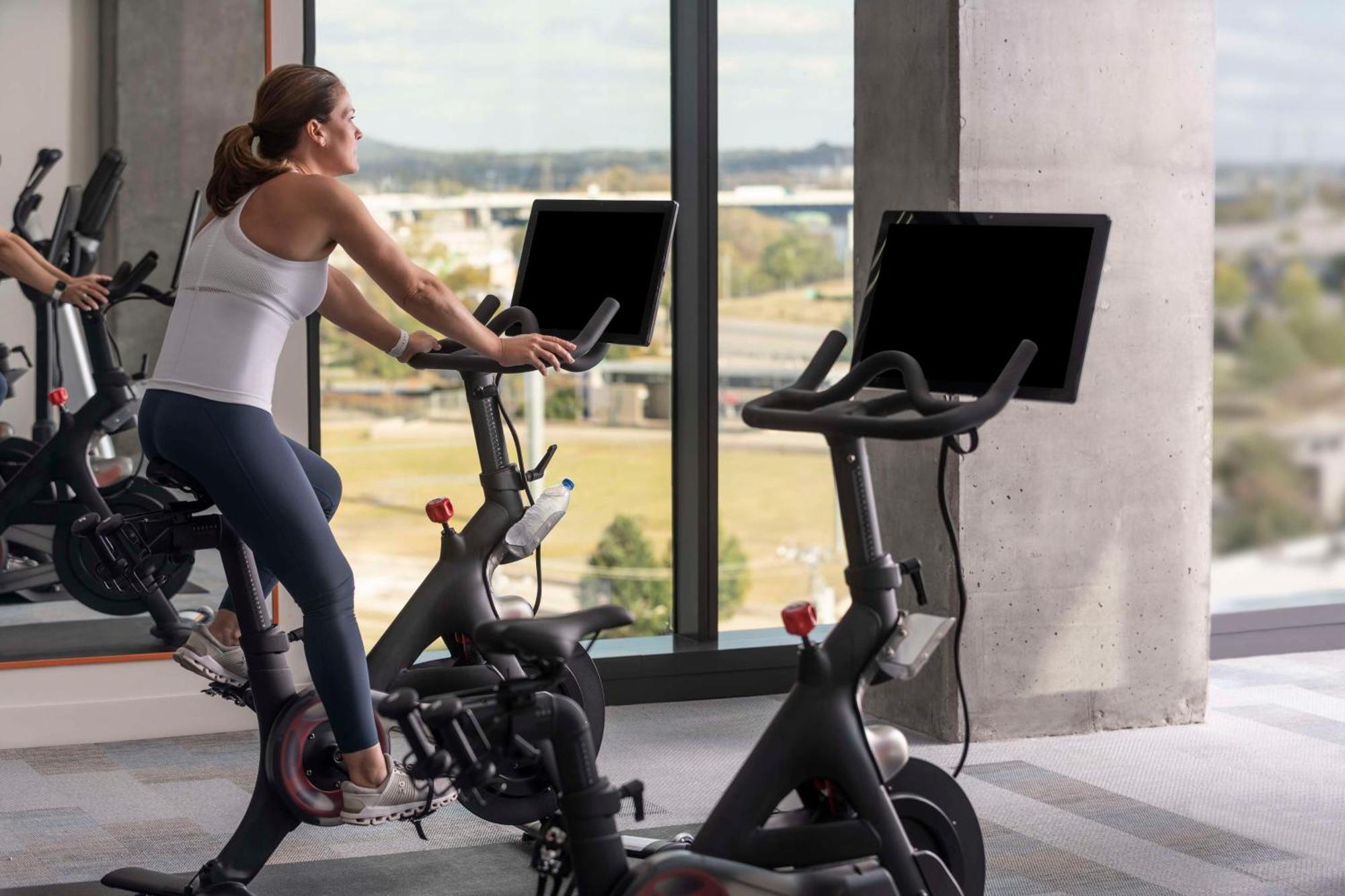 Hyatt Centric Downtown Nashville Exterior photo Peloton Bike